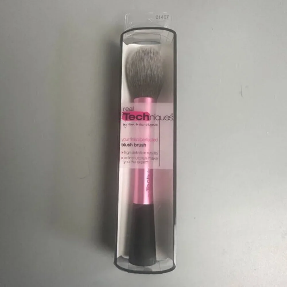 Real Techniques blush Brush Pink by Sam & Nic‎ Stage makeup high tech